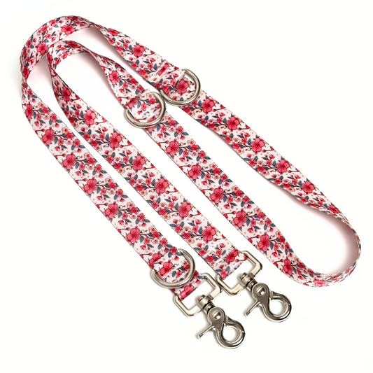Gesamtansicht der dreifach verstellbaren Hundeleine Kirschblüten liegend, zum Hundehalsband mit kostenloser Personalisierung von Name und Telefonnummer