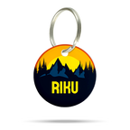 Acryl Hundemarke mit Berg- und Sonnenuntergang Design, personalisiert, leise und klimperfrei, Tiermarke für Hunde mit Namen „Riku“