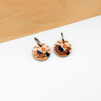 Acryl Hundemarken mit Landschaftsdesign in Orange, personalisiert, leise und klimperfrei, Namensschild mit Namen „Kahu“ und zusätzlicher Marke mit Telefonnummer