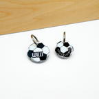 Personalisierte Hundemarken aus Acryl im Fußball Design, leicht, geräuschlos und klimperfrei, Dog ID mit Namen „Willi“ und zweiter Marke mit Telefonnummer