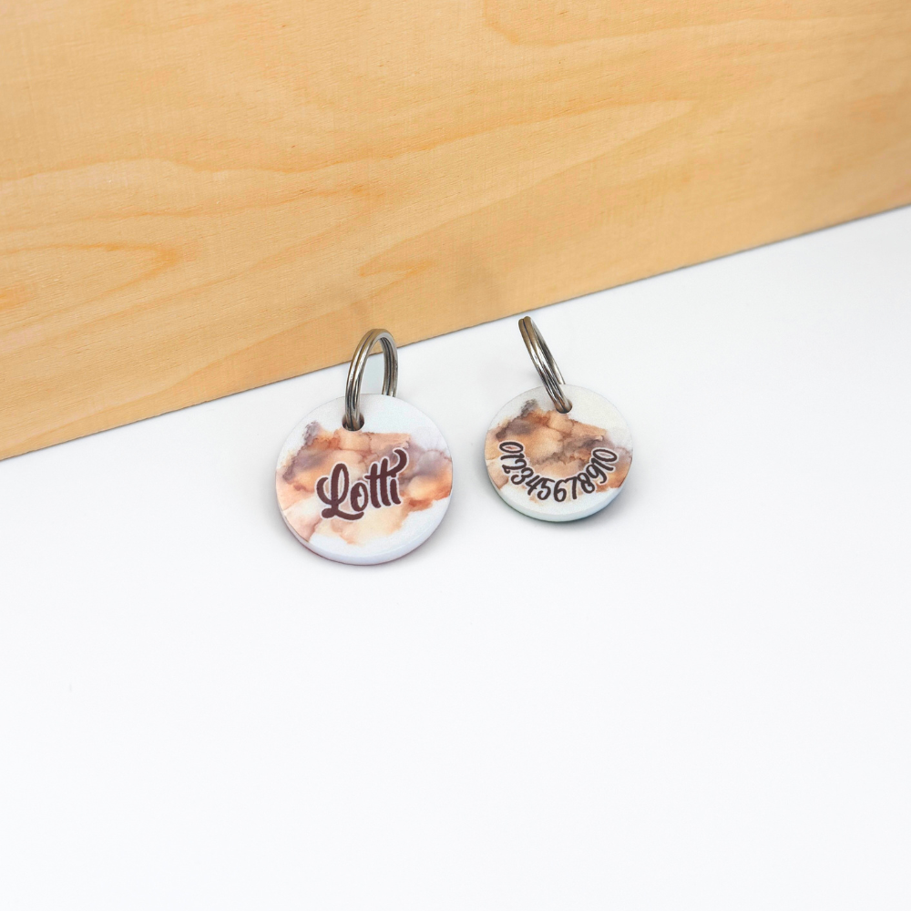 Personalisierte Hundemarken aus Acryl im edlen Marmor Design, leicht, geräuschlos und klimperfrei, Dog ID mit Namen „Lotte“ und zweiter Marke mit Telefonnummer
