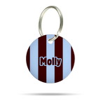 Personalisierte runde Hundemarke aus Acryl mit hellblauen, dunkelblauen und bordeauxfarbenen Streifen, Name „Molly“ und silbernem Schlüsselring.