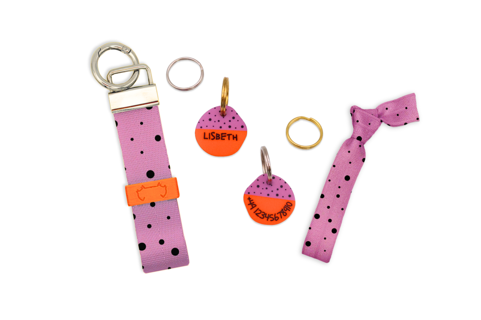 Handgemachtes Hundezubehör im pink-lila Drachenfrucht-Design mit schwarzen Punkten, bestehend aus passender Acryl-Hundemarke, Kurzführer und weiterem Zubehör für Hundehalsband und Hundeleine.