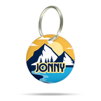 Acryl Hundemarke mit Berg- und Abenteuer Design, personalisiert, leise und klimperfrei, Namensschild mit Namen „Jonny“
