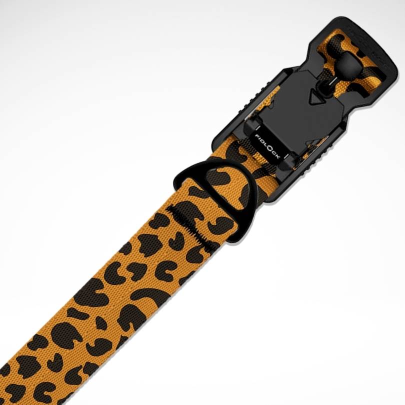 Nahaufnahme des FIDLOCK Hundehalsband WIld Leopard für gratis Personalisierung | Konfigurator mit Live-Ansicht von Name und Nummer personalisiert auf leichtem und weichen Halsband