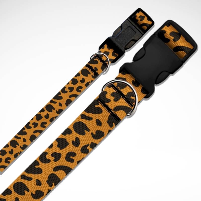 Nahaufnahme des Wild Leopard Animal Print Klickverschluss Halsband für gratis Personalisierung | Konfigurator mit Live-Ansicht von Name und Nummer personalisiert auf leichtem und weichen Hundehalsband | Welpenhalsband | Chihuahua, Dackel, Border Collie, Australian Shepherd, Bulldogge, Terrier, Dalmatiner